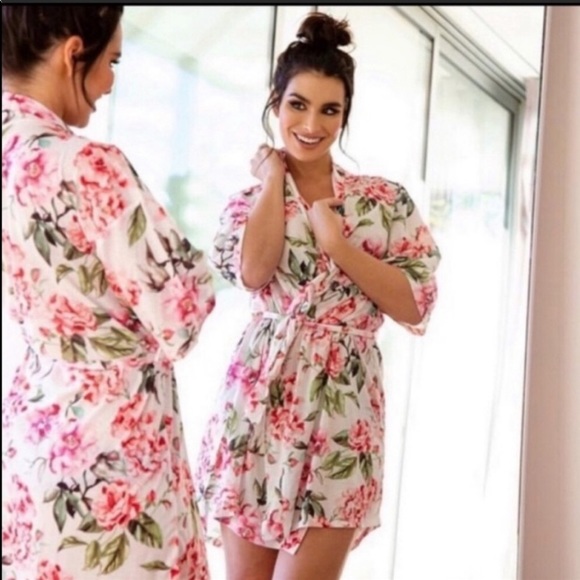 Show Me Your MuMu Other - NWOT SHOW ME YOUR MUMU FLORAL BRIE ROBE